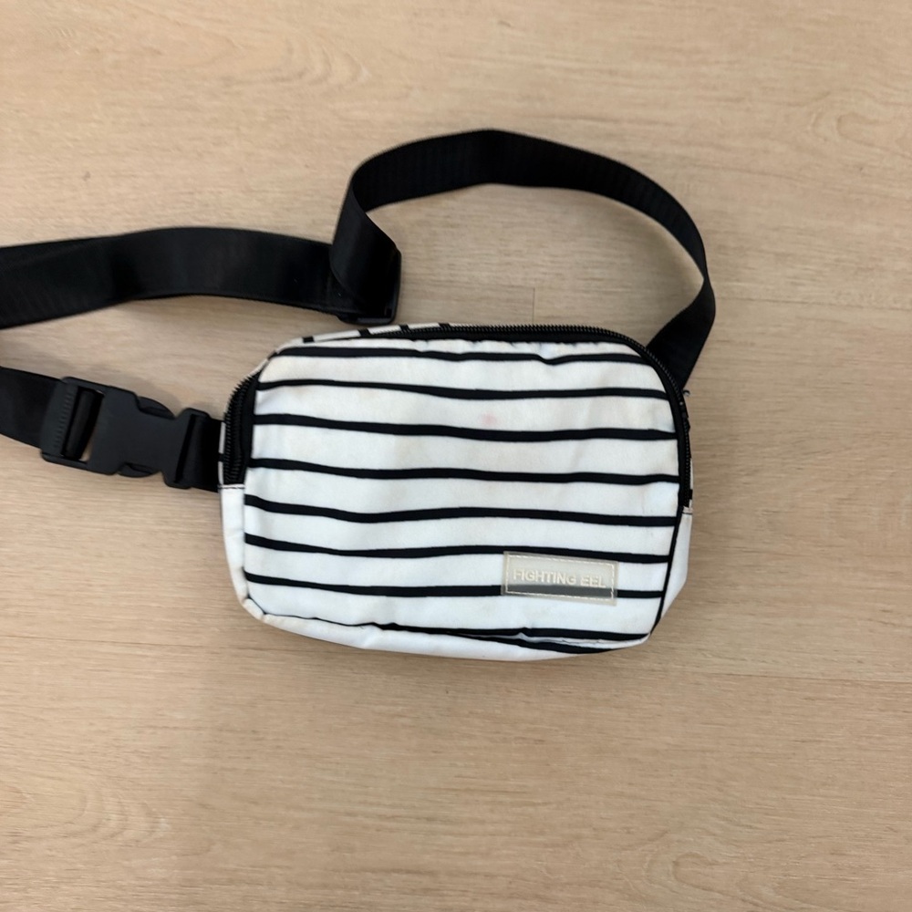 Fighting Eel Black and White Striped Belt Bag